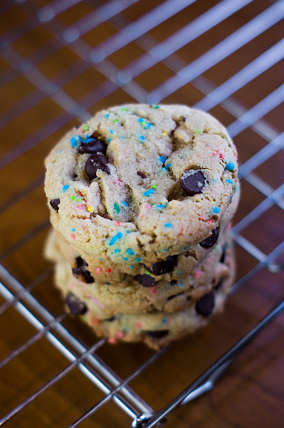 Birthday Cake Chocolate Chip Cookies #funfetti #sprinkles